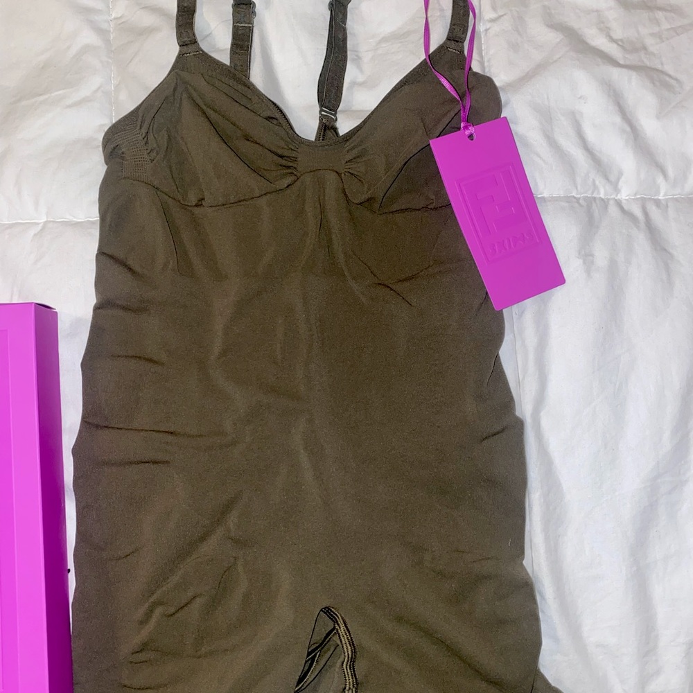 Limited Edition SKIMS shape wear size XXL